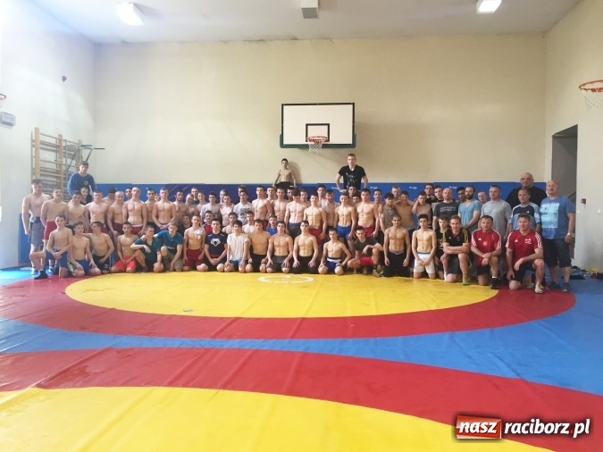 Zdjęcie w galerii na portalu naszraciborz.pl: Zapaśnicy z Niemiec i Polski trenowali w Raciborzu wiadomości z regionu