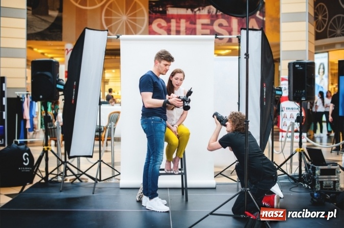 Zdjęcie w galerii na portalu naszraciborz.pl: Katowice: Blisko 200 kobiet dumnie pokazało zmarszczki, piegi, krągłości i tatuaże. Cel? Koniec z dyskryminacją ich ciał!  wiadomości z regionu