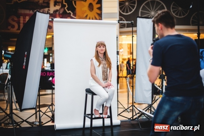 Zdjęcie w galerii na portalu naszraciborz.pl: Katowice: Blisko 200 kobiet dumnie pokazało zmarszczki, piegi, krągłości i tatuaże. Cel? Koniec z dyskryminacją ich ciał!  wiadomości z regionu