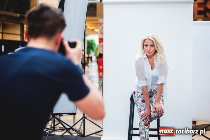 Zdjęcie w galerii na portalu naszraciborz.pl: Katowice: Blisko 200 kobiet dumnie pokazało zmarszczki, piegi, krągłości i tatuaże. Cel? Koniec z dyskryminacją ich ciał!  wiadomości z regionu