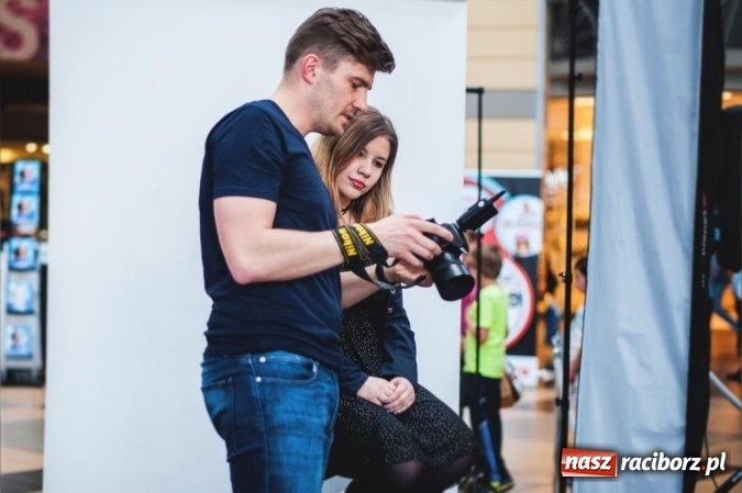 Zdjęcie w galerii na portalu naszraciborz.pl: Katowice: Blisko 200 kobiet dumnie pokazało zmarszczki, piegi, krągłości i tatuaże. Cel? Koniec z dyskryminacją ich ciał!  wiadomości z regionu