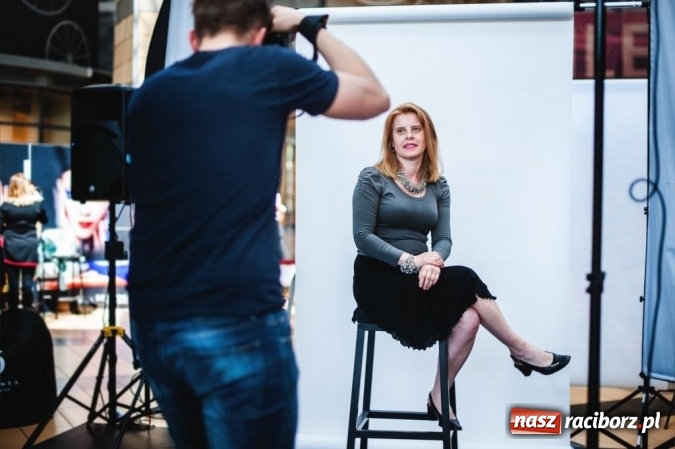 Zdjęcie w galerii na portalu naszraciborz.pl: Katowice: Blisko 200 kobiet dumnie pokazało zmarszczki, piegi, krągłości i tatuaże. Cel? Koniec z dyskryminacją ich ciał!  wiadomości z regionu