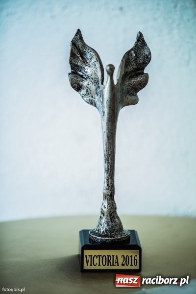 Zdjęcie w galerii na portalu naszraciborz.pl: Victorie 2016 przyznane. Uroczysta Gala Gimnazjum nr 1 w Strzesze wiadomości z regionu