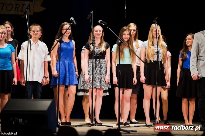 Zdjęcie w galerii na portalu naszraciborz.pl: Victorie 2016 przyznane. Uroczysta Gala Gimnazjum nr 1 w Strzesze wiadomości z regionu