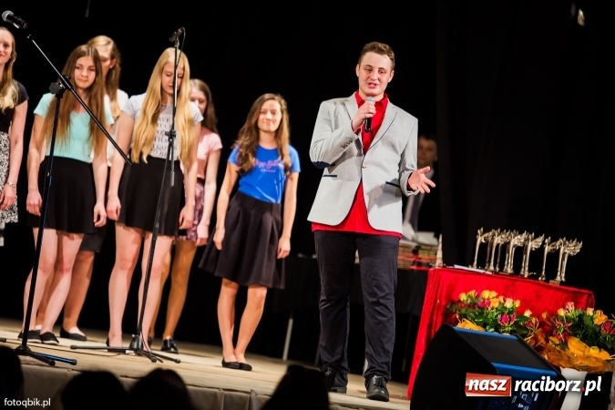 Zdjęcie w galerii na portalu naszraciborz.pl: Victorie 2016 przyznane. Uroczysta Gala Gimnazjum nr 1 w Strzesze wiadomości z regionu