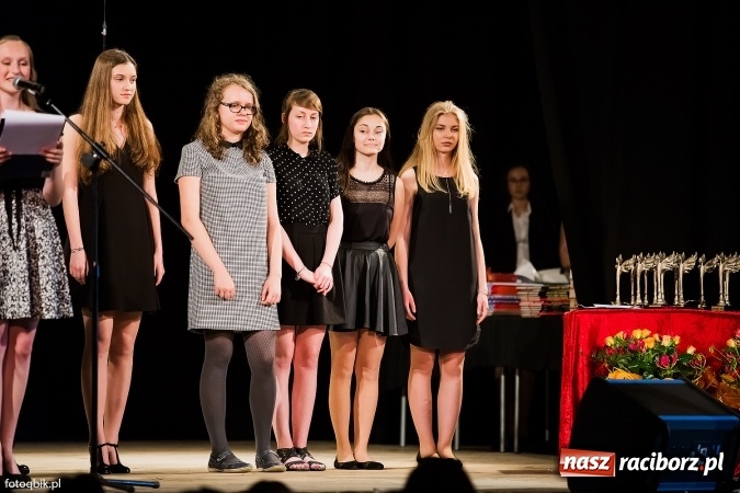 Zdjęcie w galerii na portalu naszraciborz.pl: Victorie 2016 przyznane. Uroczysta Gala Gimnazjum nr 1 w Strzesze wiadomości z regionu