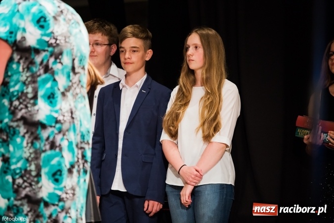 Zdjęcie w galerii na portalu naszraciborz.pl: Victorie 2016 przyznane. Uroczysta Gala Gimnazjum nr 1 w Strzesze wiadomości z regionu