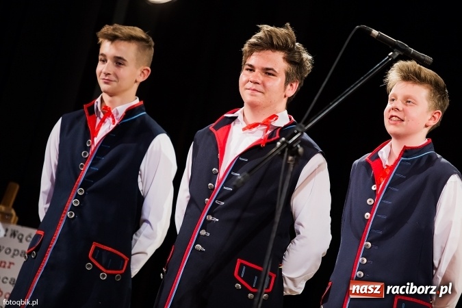 Zdjęcie w galerii na portalu naszraciborz.pl: Victorie 2016 przyznane. Uroczysta Gala Gimnazjum nr 1 w Strzesze wiadomości z regionu