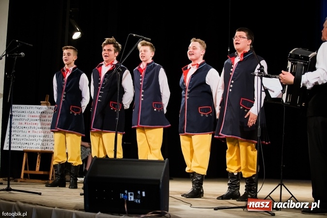 Zdjęcie w galerii na portalu naszraciborz.pl: Victorie 2016 przyznane. Uroczysta Gala Gimnazjum nr 1 w Strzesze wiadomości z regionu