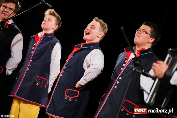 Zdjęcie w galerii na portalu naszraciborz.pl: Victorie 2016 przyznane. Uroczysta Gala Gimnazjum nr 1 w Strzesze wiadomości z regionu