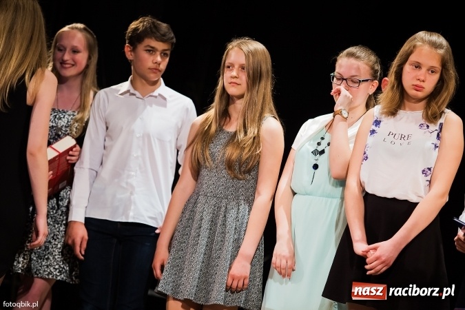 Zdjęcie w galerii na portalu naszraciborz.pl: Victorie 2016 przyznane. Uroczysta Gala Gimnazjum nr 1 w Strzesze wiadomości z regionu