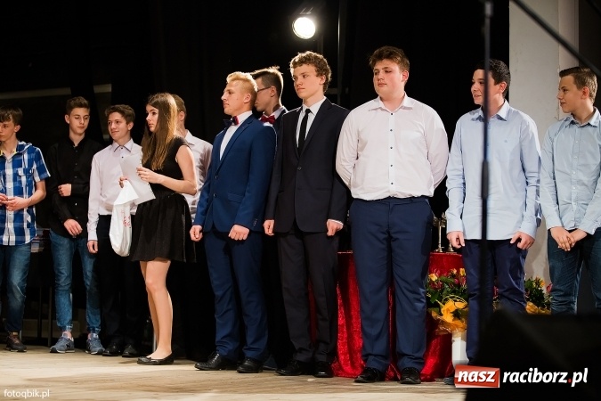 Zdjęcie w galerii na portalu naszraciborz.pl: Victorie 2016 przyznane. Uroczysta Gala Gimnazjum nr 1 w Strzesze wiadomości z regionu