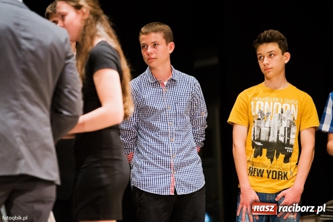 Zdjęcie w galerii na portalu naszraciborz.pl: Victorie 2016 przyznane. Uroczysta Gala Gimnazjum nr 1 w Strzesze wiadomości z regionu