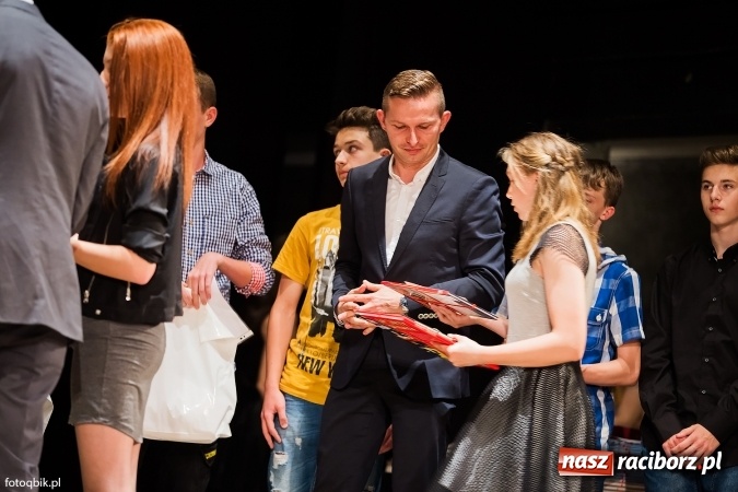 Zdjęcie w galerii na portalu naszraciborz.pl: Victorie 2016 przyznane. Uroczysta Gala Gimnazjum nr 1 w Strzesze wiadomości z regionu