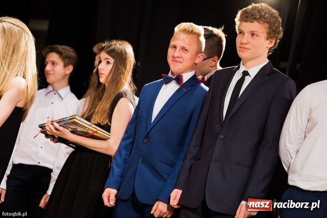 Zdjęcie w galerii na portalu naszraciborz.pl: Victorie 2016 przyznane. Uroczysta Gala Gimnazjum nr 1 w Strzesze wiadomości z regionu