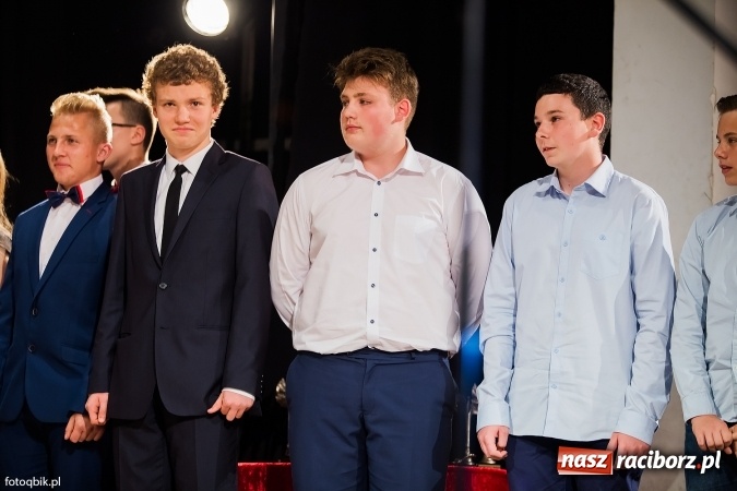 Zdjęcie w galerii na portalu naszraciborz.pl: Victorie 2016 przyznane. Uroczysta Gala Gimnazjum nr 1 w Strzesze wiadomości z regionu