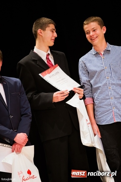 Zdjęcie w galerii na portalu naszraciborz.pl: Victorie 2016 przyznane. Uroczysta Gala Gimnazjum nr 1 w Strzesze wiadomości z regionu