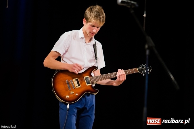 Zdjęcie w galerii na portalu naszraciborz.pl: Victorie 2016 przyznane. Uroczysta Gala Gimnazjum nr 1 w Strzesze wiadomości z regionu