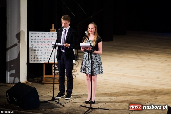 Zdjęcie w galerii na portalu naszraciborz.pl: Victorie 2016 przyznane. Uroczysta Gala Gimnazjum nr 1 w Strzesze wiadomości z regionu