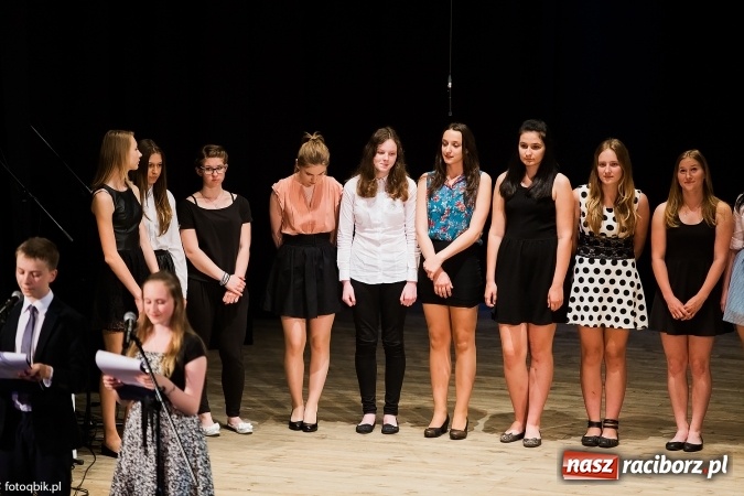 Zdjęcie w galerii na portalu naszraciborz.pl: Victorie 2016 przyznane. Uroczysta Gala Gimnazjum nr 1 w Strzesze wiadomości z regionu