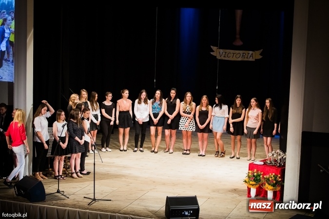 Zdjęcie w galerii na portalu naszraciborz.pl: Victorie 2016 przyznane. Uroczysta Gala Gimnazjum nr 1 w Strzesze wiadomości z regionu
