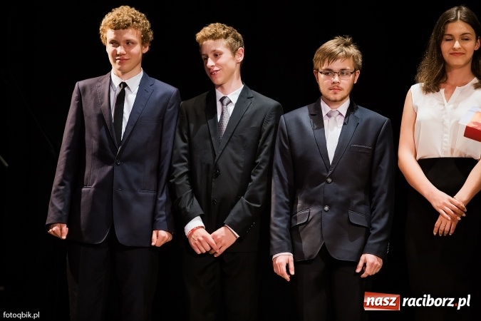 Zdjęcie w galerii na portalu naszraciborz.pl: Victorie 2016 przyznane. Uroczysta Gala Gimnazjum nr 1 w Strzesze wiadomości z regionu