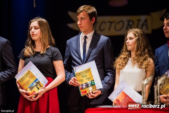 Zdjęcie w galerii na portalu naszraciborz.pl: Victorie 2016 przyznane. Uroczysta Gala Gimnazjum nr 1 w Strzesze wiadomości z regionu