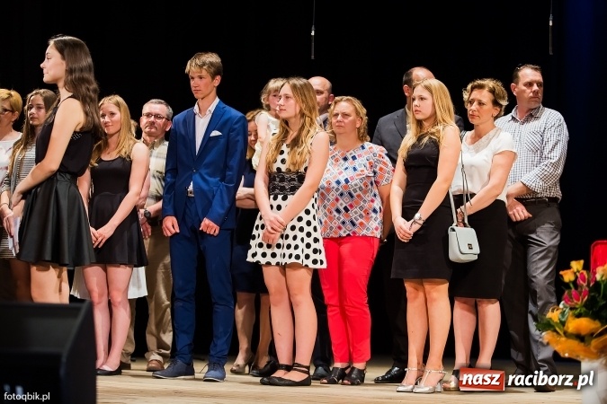 Zdjęcie w galerii na portalu naszraciborz.pl: Victorie 2016 przyznane. Uroczysta Gala Gimnazjum nr 1 w Strzesze wiadomości z regionu