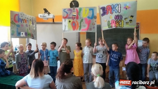 Zdjęcie w galerii na portalu naszraciborz.pl: Dzień Matki z teatrzykiem Kamishibai w Szkole Podstawowej nr 4  wiadomości z regionu