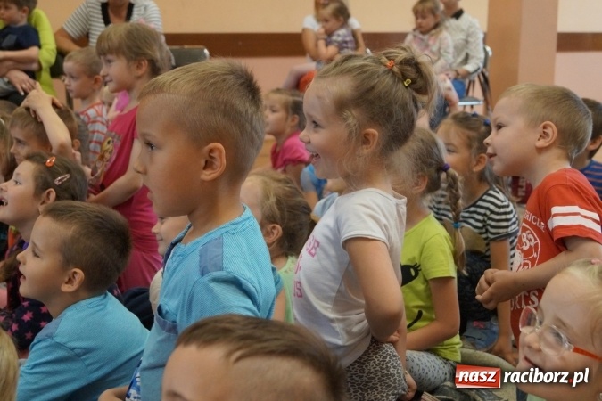 Zdjęcie w galerii na portalu naszraciborz.pl: Dziecku warto czytać. W Nędzy namawiali do tego aktorzy   wiadomości z regionu