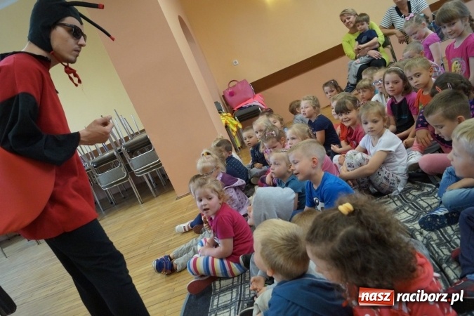 Zdjęcie w galerii na portalu naszraciborz.pl: Dziecku warto czytać. W Nędzy namawiali do tego aktorzy   wiadomości z regionu