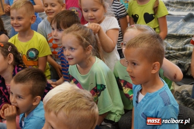 Zdjęcie w galerii na portalu naszraciborz.pl: Dziecku warto czytać. W Nędzy namawiali do tego aktorzy   wiadomości z regionu