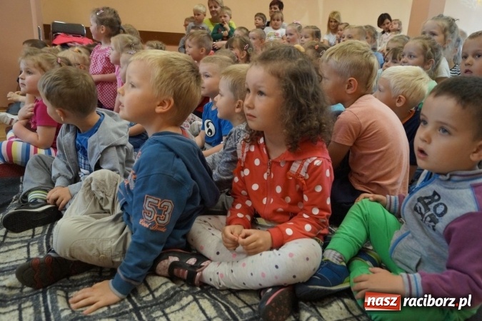 Zdjęcie w galerii na portalu naszraciborz.pl: Dziecku warto czytać. W Nędzy namawiali do tego aktorzy   wiadomości z regionu