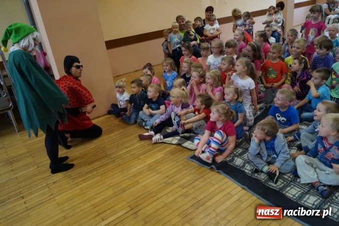 Zdjęcie w galerii na portalu naszraciborz.pl: Dziecku warto czytać. W Nędzy namawiali do tego aktorzy   wiadomości z regionu