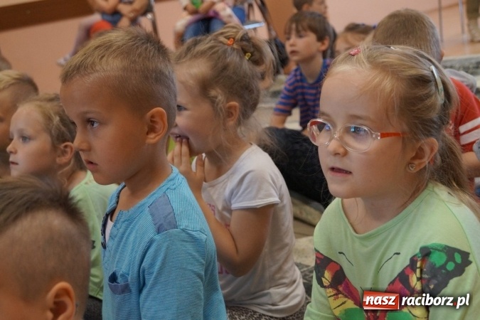 Zdjęcie w galerii na portalu naszraciborz.pl: Dziecku warto czytać. W Nędzy namawiali do tego aktorzy   wiadomości z regionu
