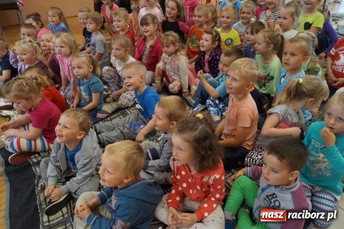 Zdjęcie w galerii na portalu naszraciborz.pl: Dziecku warto czytać. W Nędzy namawiali do tego aktorzy   wiadomości z regionu