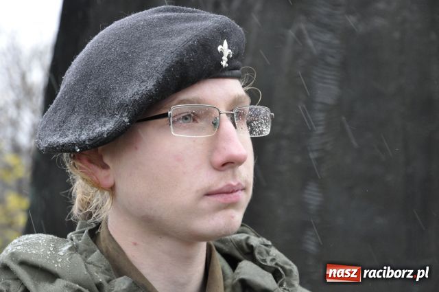 Zdjęcie w galerii na portalu naszraciborz.pl: Patriotyzm w strugach deszczu wiadomości z regionu