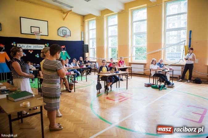 Zdjęcie w galerii na portalu naszraciborz.pl: Mądra głowa podstawowa w SP 13 wiadomości z regionu
