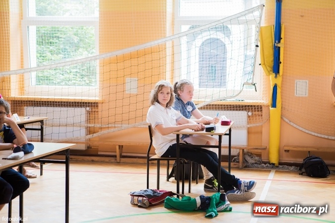 Zdjęcie w galerii na portalu naszraciborz.pl: Mądra głowa podstawowa w SP 13 wiadomości z regionu