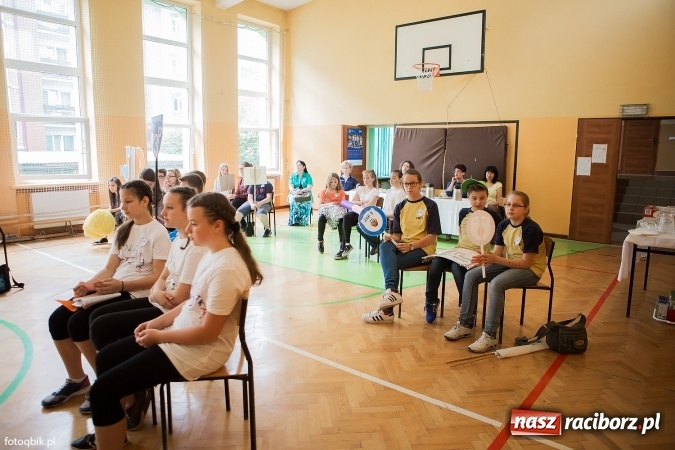 Zdjęcie w galerii na portalu naszraciborz.pl: Mądra głowa podstawowa w SP 13 wiadomości z regionu