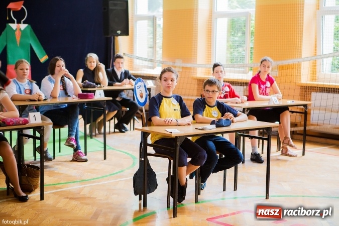 Zdjęcie w galerii na portalu naszraciborz.pl: Mądra głowa podstawowa w SP 13 wiadomości z regionu