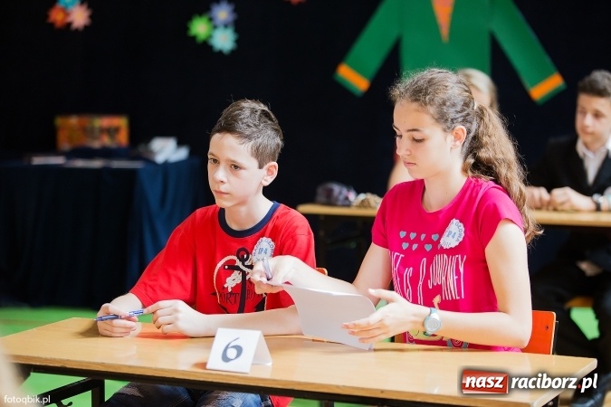 Zdjęcie w galerii na portalu naszraciborz.pl: Mądra głowa podstawowa w SP 13 wiadomości z regionu