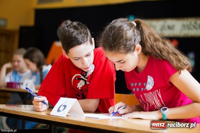 Zdjęcie w galerii na portalu naszraciborz.pl: Mądra głowa podstawowa w SP 13 wiadomości z regionu