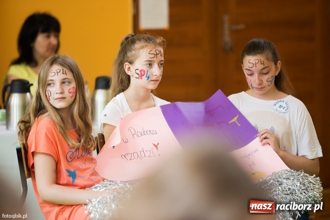 Zdjęcie w galerii na portalu naszraciborz.pl: Mądra głowa podstawowa w SP 13 wiadomości z regionu