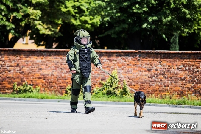 Zdjęcie w galerii na portalu naszraciborz.pl: Straż Graniczna od kuchni, czyli Dzień Otwartych Koszar wiadomości z regionu