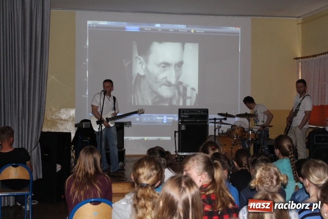 Zdjęcie w galerii na portalu naszraciborz.pl: Profilaktyczny rock and roll w Bieńkowicach  wiadomości z regionu