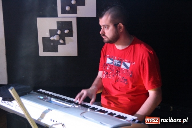 Zdjęcie w galerii na portalu naszraciborz.pl: Pozytywna energia i zalew talentów na jubileuszowym 30. Kowadle w Kuźni Raciborskiej  wiadomości z regionu