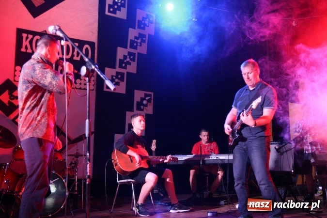 Zdjęcie w galerii na portalu naszraciborz.pl: Pozytywna energia i zalew talentów na jubileuszowym 30. Kowadle w Kuźni Raciborskiej  wiadomości z regionu