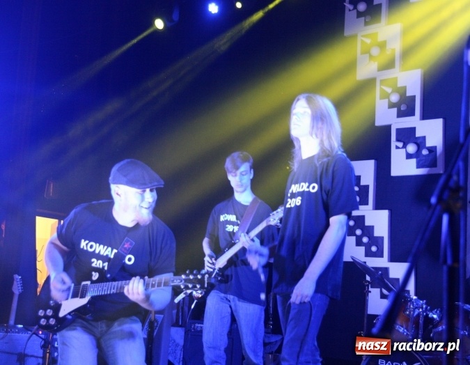 Zdjęcie w galerii na portalu naszraciborz.pl: Pozytywna energia i zalew talentów na jubileuszowym 30. Kowadle w Kuźni Raciborskiej  wiadomości z regionu