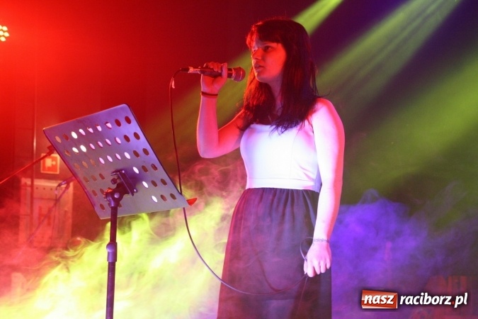 Zdjęcie w galerii na portalu naszraciborz.pl: Pozytywna energia i zalew talentów na jubileuszowym 30. Kowadle w Kuźni Raciborskiej  wiadomości z regionu